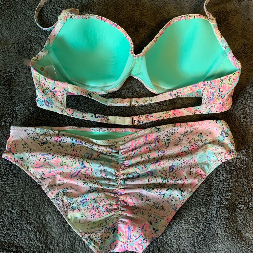 Bikini - Picture 2 of 2